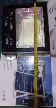 Đèn pha năng lượng mặt trời 300W