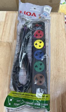 Ổ cắm 6 lỗ 3m LiOA 6SND3.2.10 có 3 chấu đa năng