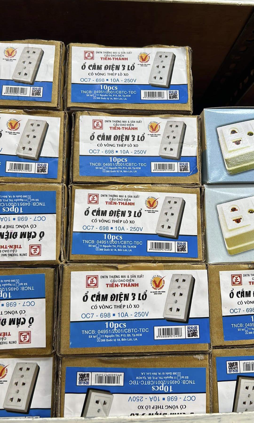 Ổ cắm 3 lỗ Tiến Thành