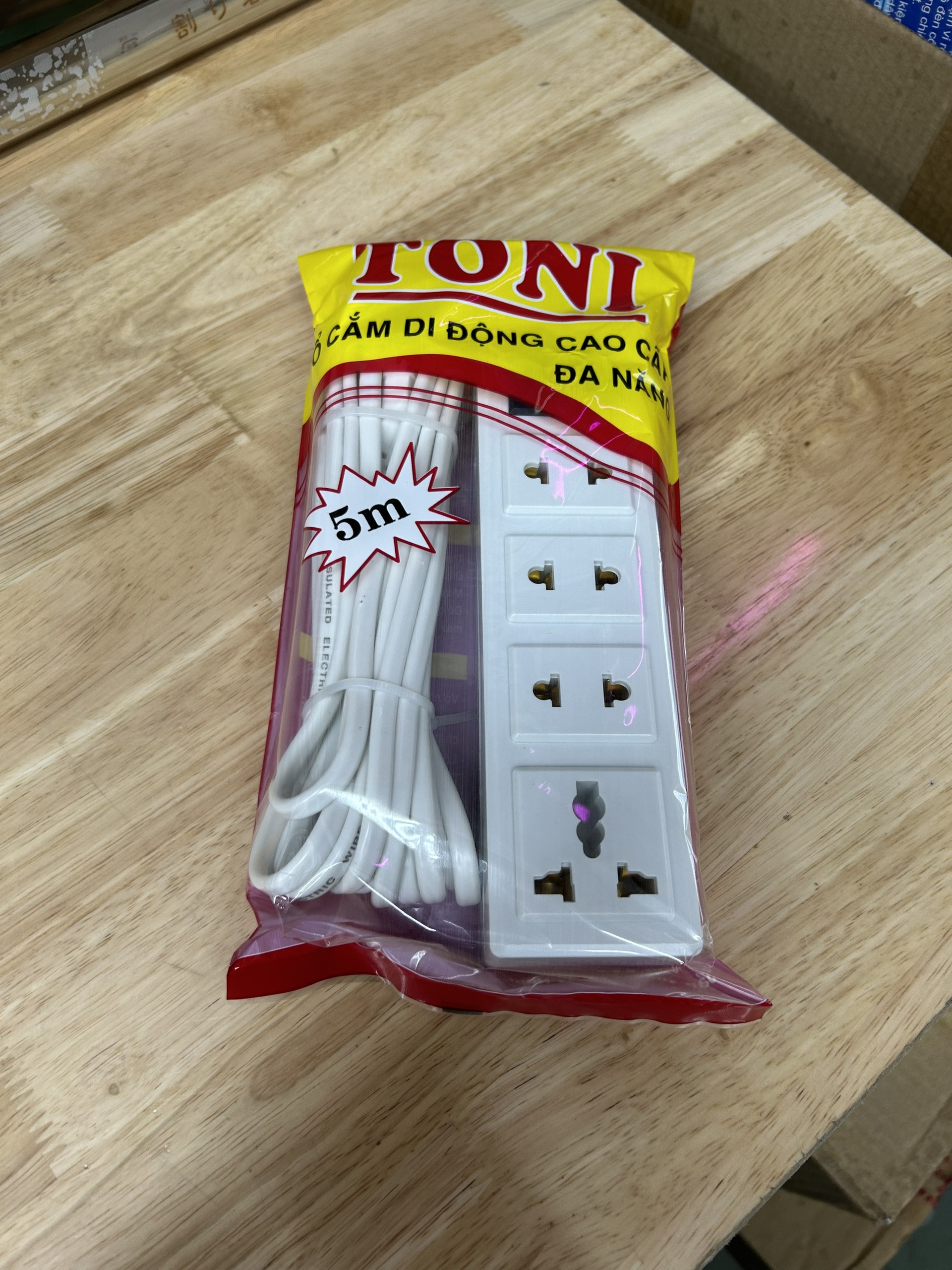 Ổ cắm 4 lỗ 5m Toni